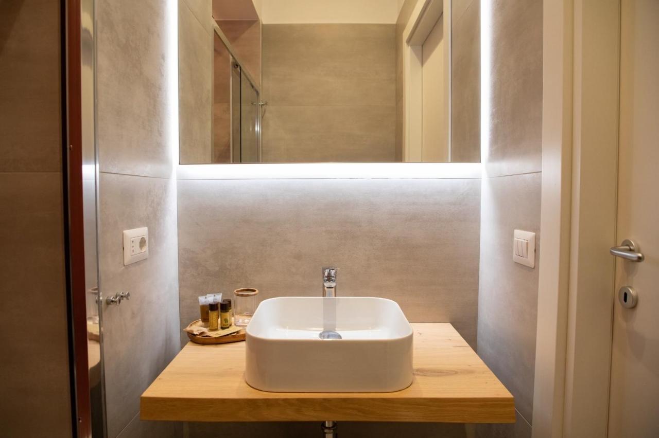 South Hands Luxury Rooms เนเปิลส์ ภายนอก รูปภาพ