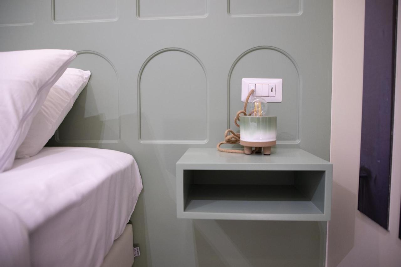 South Hands Luxury Rooms เนเปิลส์ ภายนอก รูปภาพ