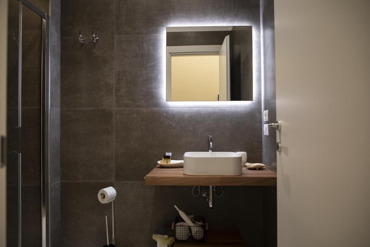 South Hands Luxury Rooms เนเปิลส์ ภายนอก รูปภาพ