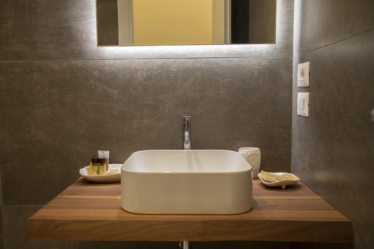 South Hands Luxury Rooms เนเปิลส์ ภายนอก รูปภาพ