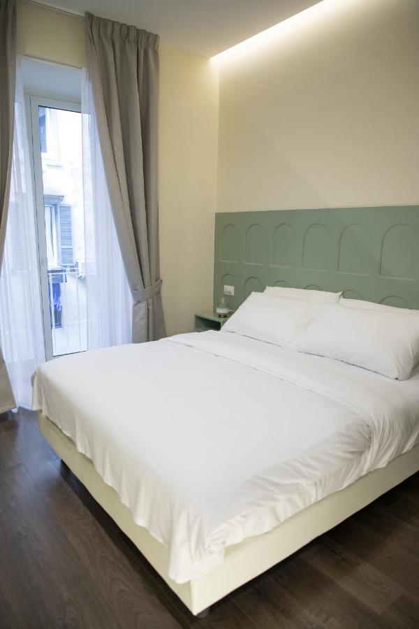 South Hands Luxury Rooms เนเปิลส์ ภายนอก รูปภาพ