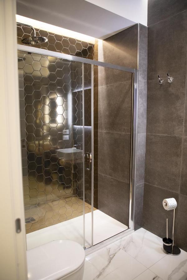 South Hands Luxury Rooms เนเปิลส์ ภายนอก รูปภาพ