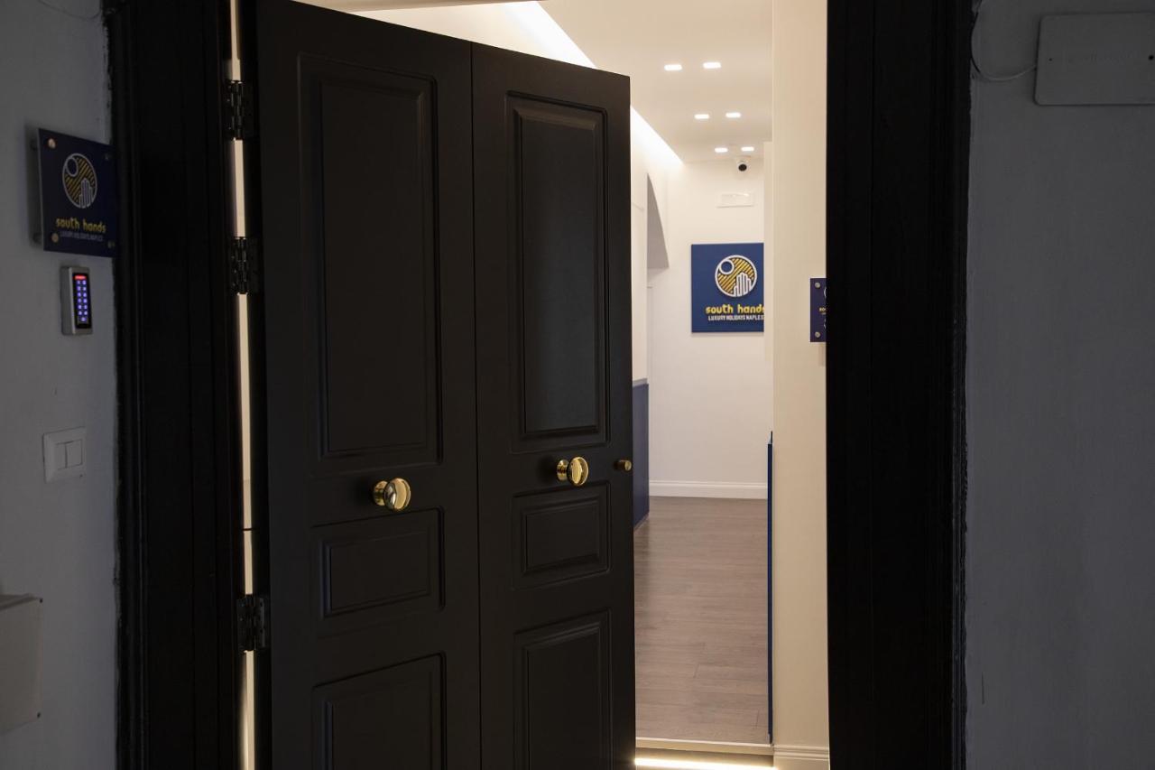 South Hands Luxury Rooms เนเปิลส์ ภายนอก รูปภาพ