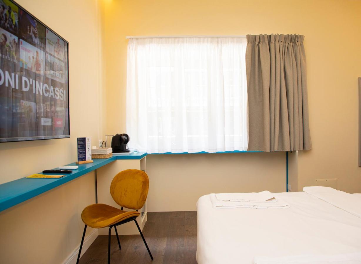 South Hands Luxury Rooms เนเปิลส์ ภายนอก รูปภาพ