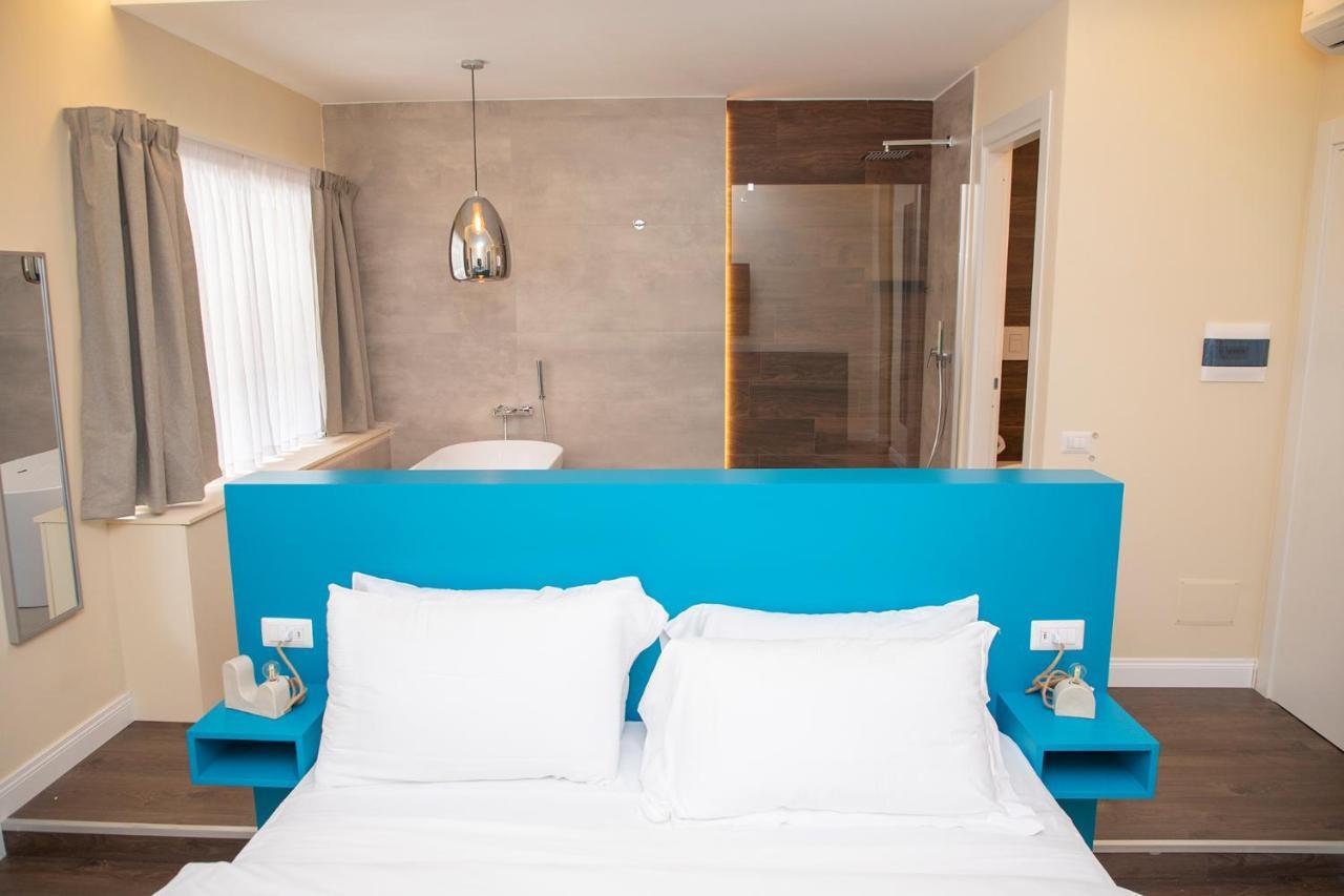 South Hands Luxury Rooms เนเปิลส์ ภายนอก รูปภาพ