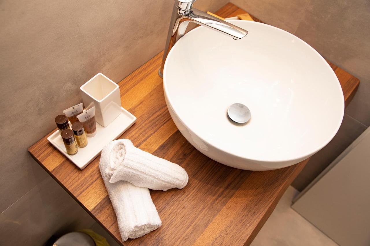 South Hands Luxury Rooms เนเปิลส์ ภายนอก รูปภาพ